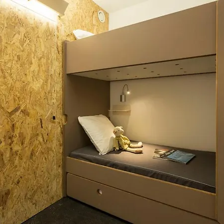 Varet Apartment *